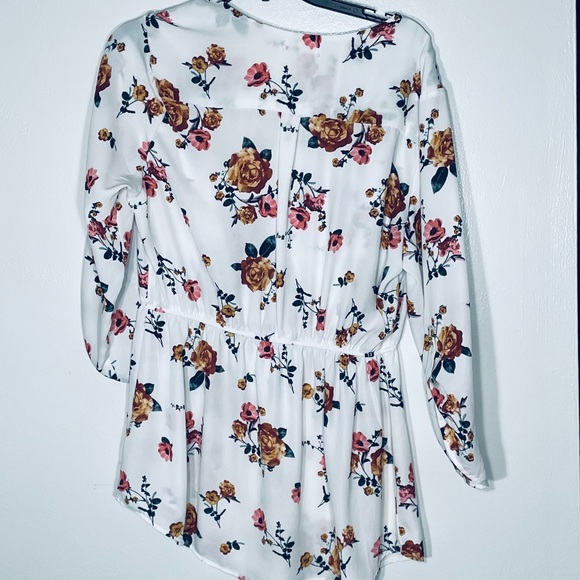 Women’s Stella Tweed Flower Top - Picture 3 of 4